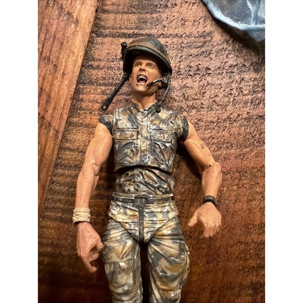 NECA Aliens Hicks Colonial Marine 1:12 Incomplete with Stand Series 1